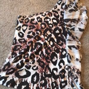 Black and brown top with kiss on it